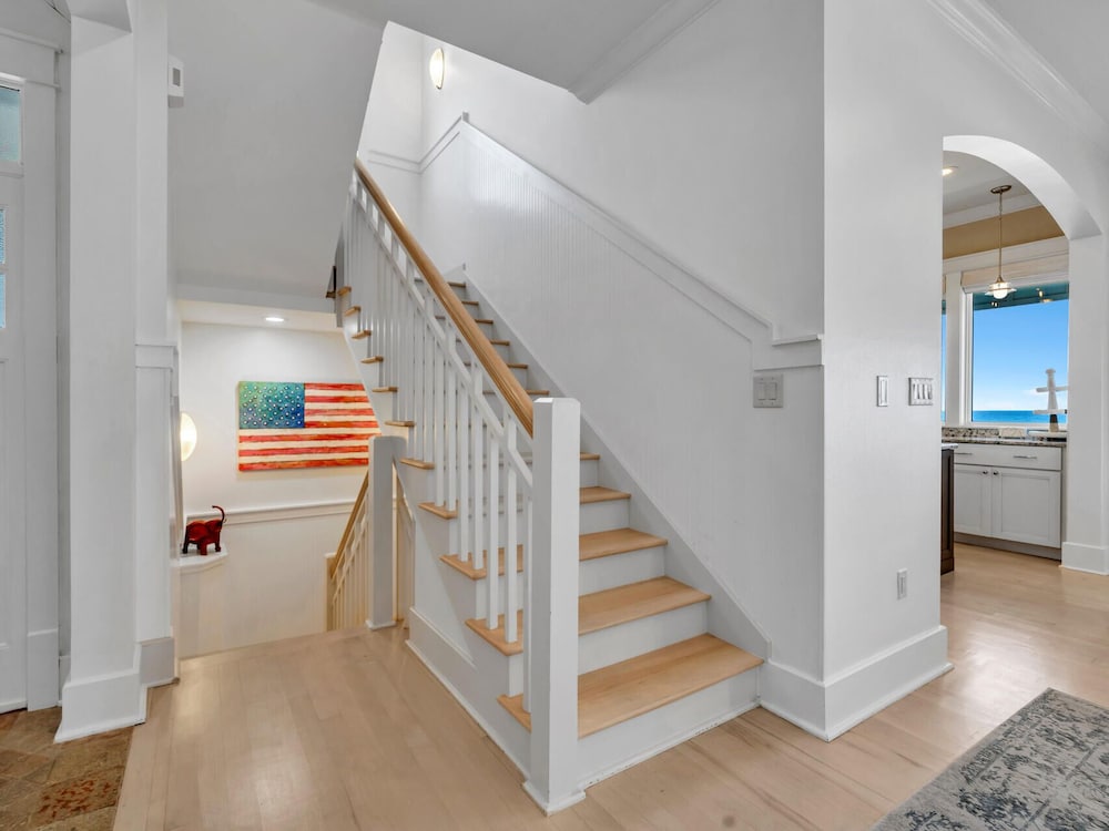 4BR Beachfront Home With Hot tub & Private Beach Access!