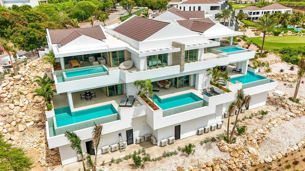 Luxurious Hideaway at The Cape Blue Bay