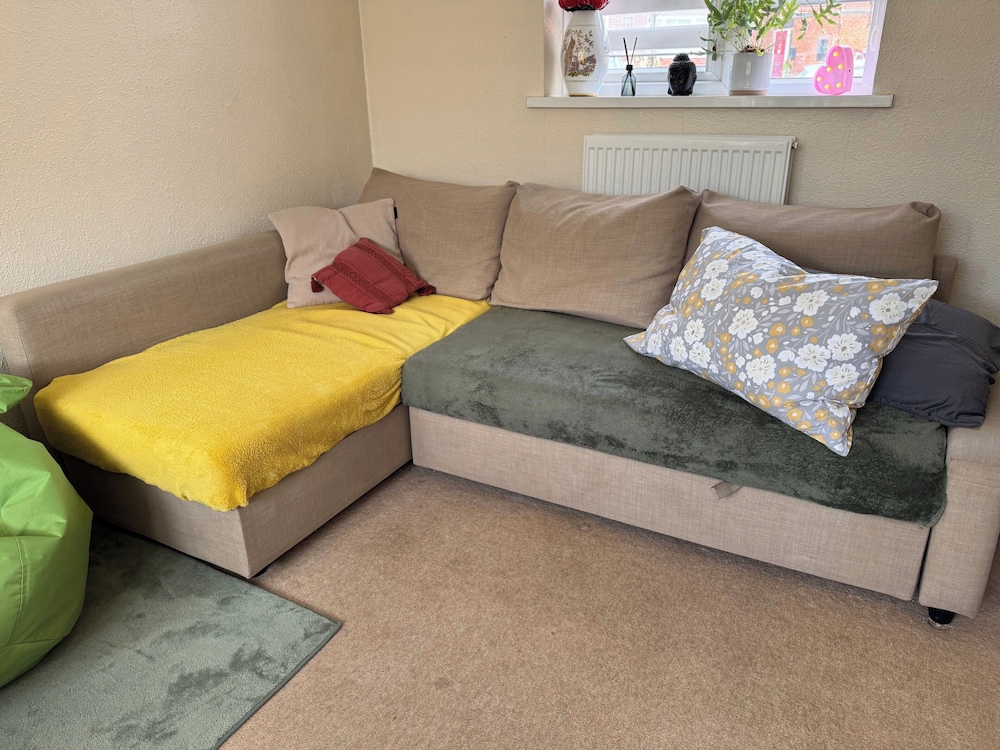 Charming Reading Garden House Pet Friendly