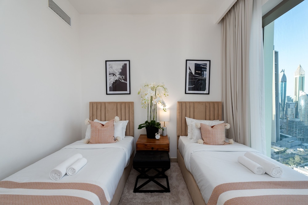Sleek 2BR at Downtown Close to Dubai Mall