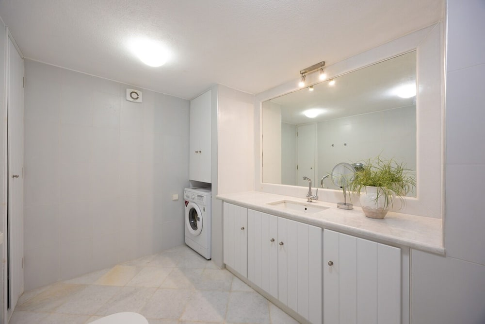 B4 Cycladic Home for 6 by the Beach