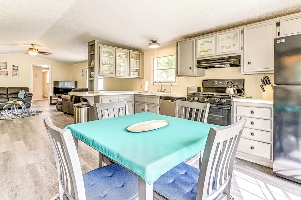 < 5 Mi to 5 Golf Courses: Home in Lake Arrowhead