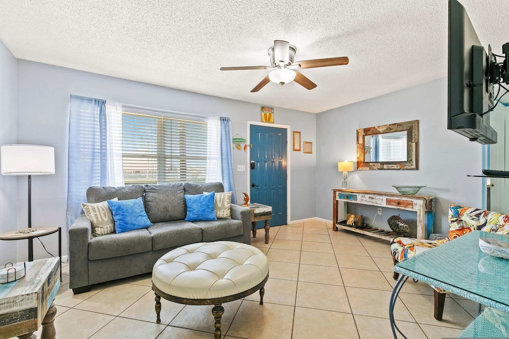 2BR Condo w Pool Beach Access and Walk to Hangout