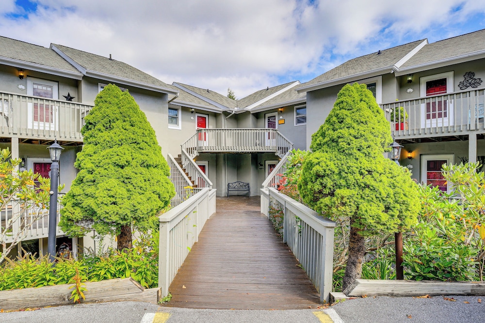 1 Mi to Slopes! Sugar Mountain Retreat w/ Views