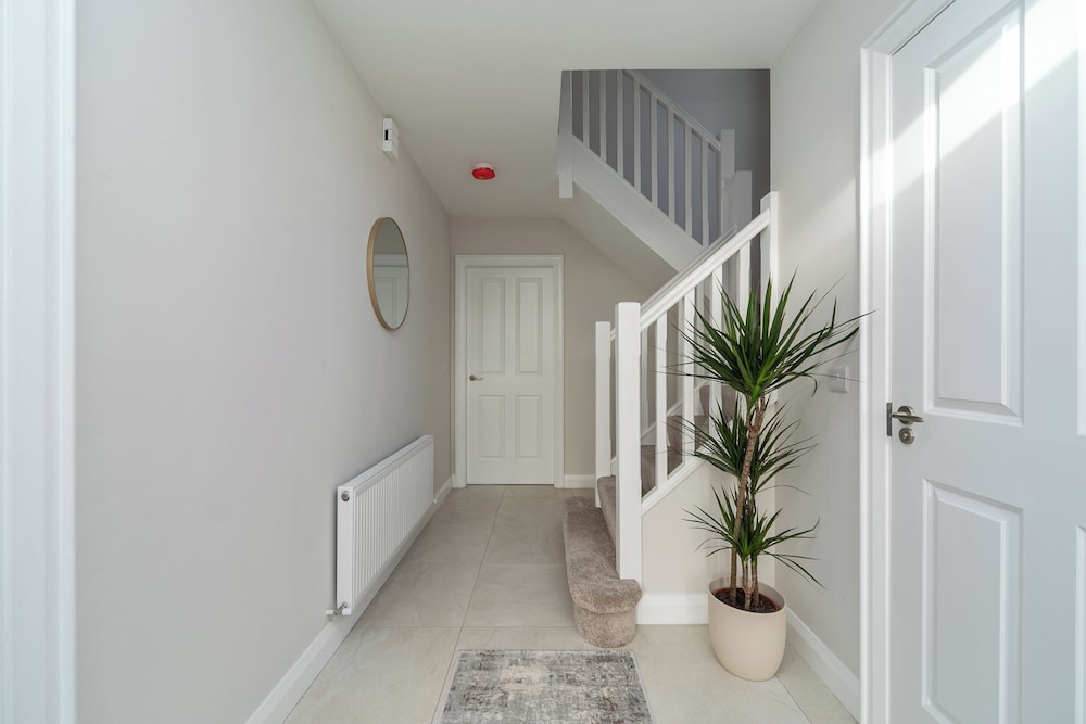 Modern Entire Home Retreat in Newry