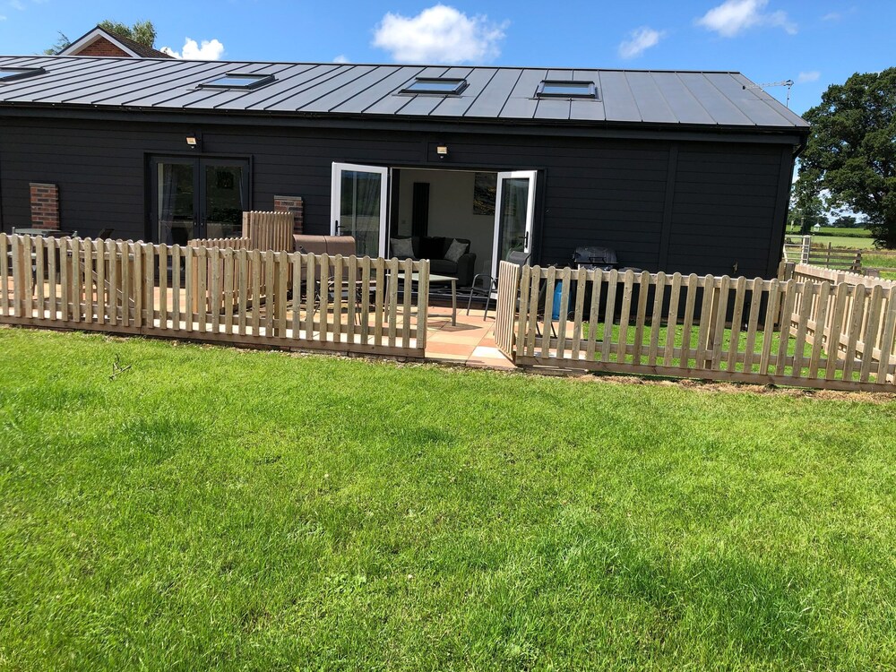1 Barn Cottages