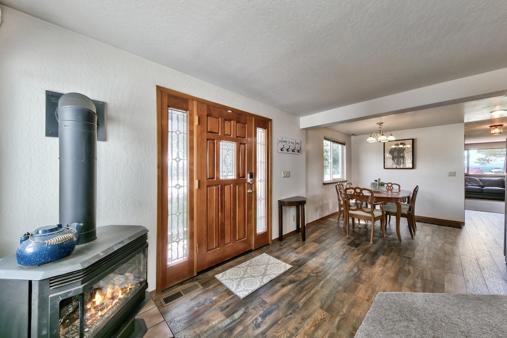 853p Lakeside Beach 4 Bedroom Home