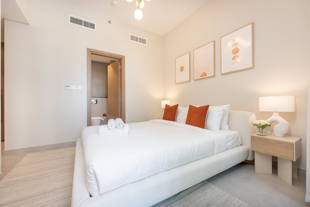 Contemporary 2BR in Azizi Greenfield - Meydan