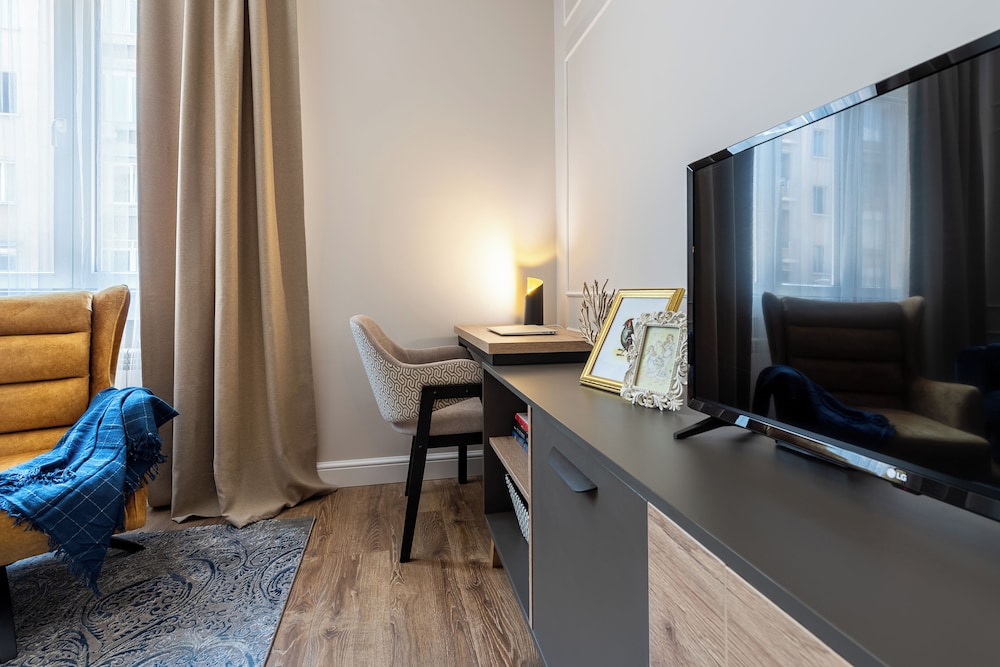 Luxury & Unique-Top Center Apt. - 3BDR