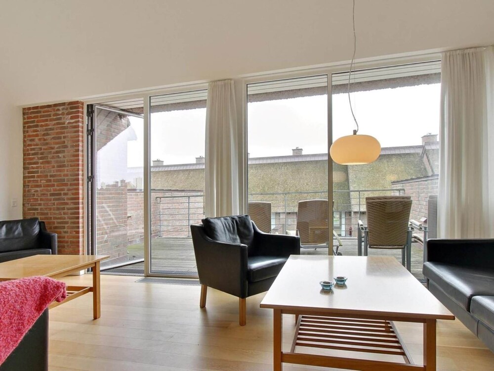 A Cozy & Stylish Studio Next to Southern Cross