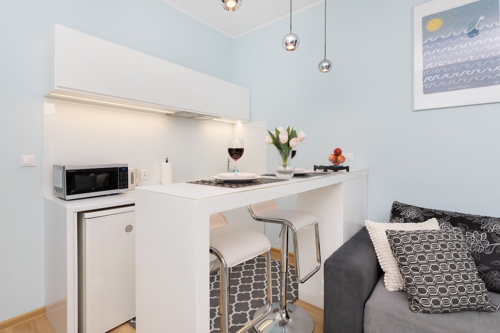 Świętojańska Studio Gdynia by Renters view 4