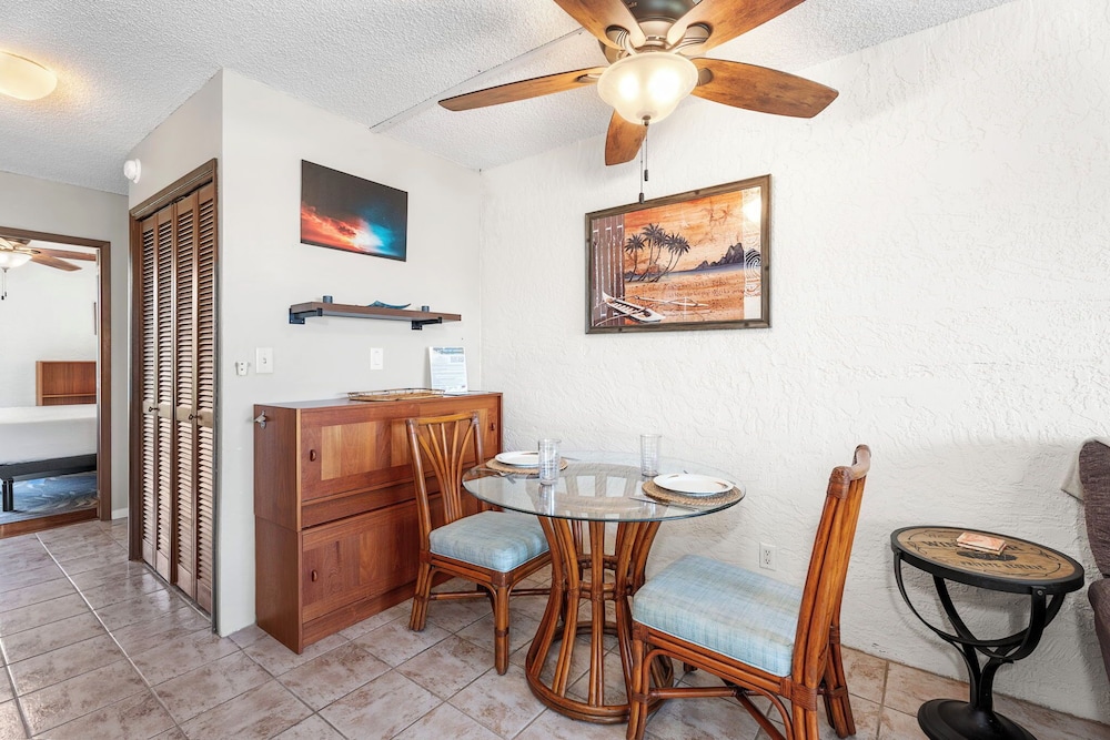 Oceanview Kona Condo - Pool, Lanai, Walk to Town - Vrkcv
