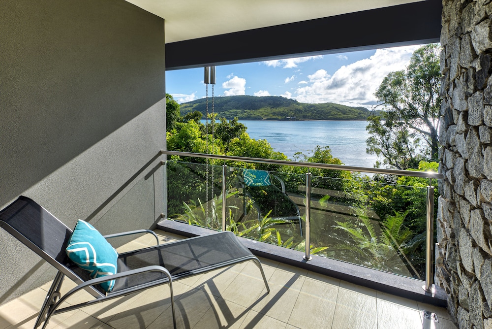 Villa 2 The Edge Oceanfront Deluxe 4 Bedroom Near Marina With Golf Buggy