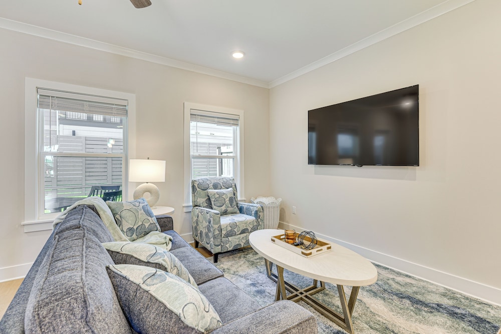 1 Mi to Sand & Surf: Townhome w/ Pool in Pcb!