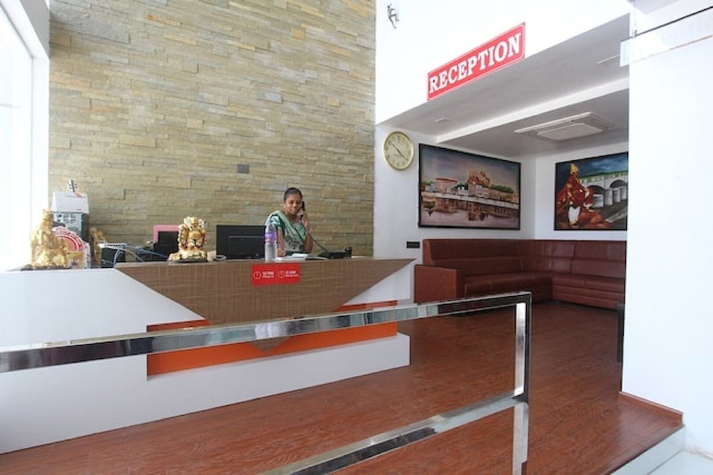 Lobby & Reception