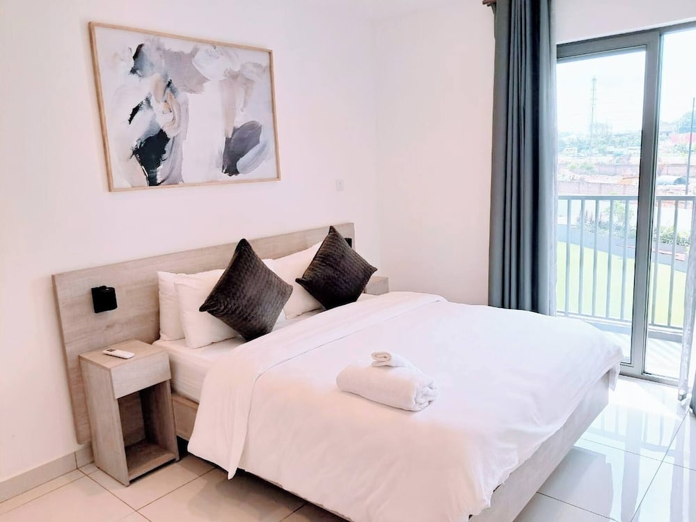 Unique 2 BDR Apartment at Loxwood House With Rooftop Pool and Gym