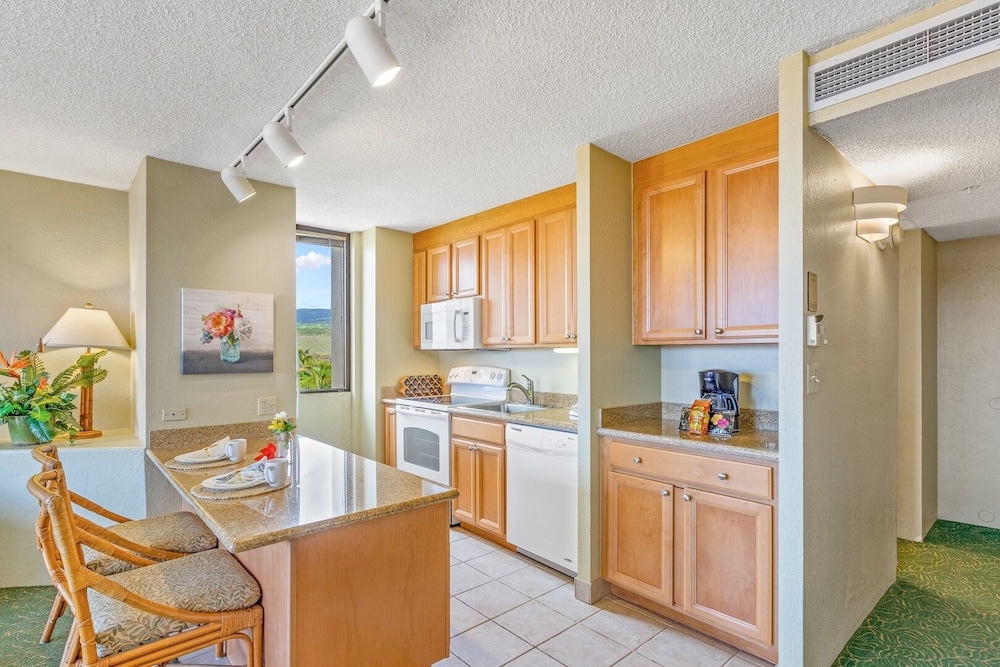 Kaanapali Shores Studio 742 Studio Bedroom Condo by RedAwning