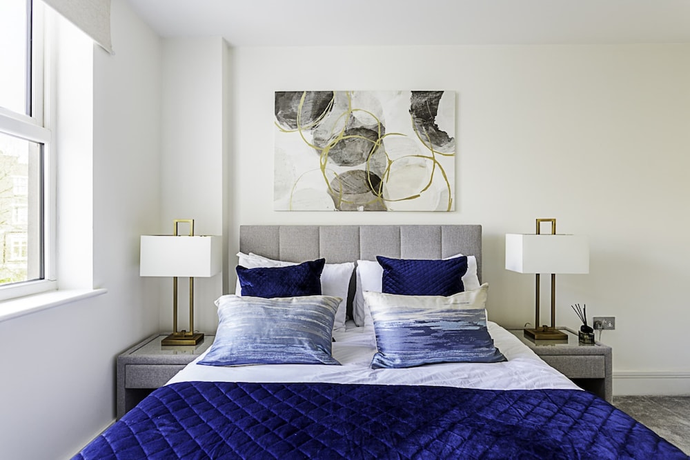 Tranquil Belsize Park Haven With Stunning Views view 4