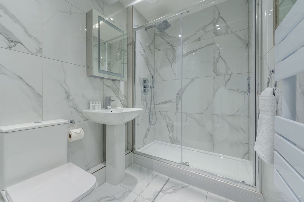 Regency Residences - Fitzrovia - by Frankie Says