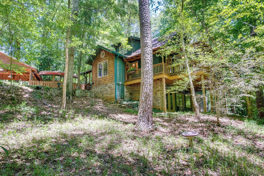 Pet-friendly Conyers Cabin - 23 Miles to Atlanta! view 5