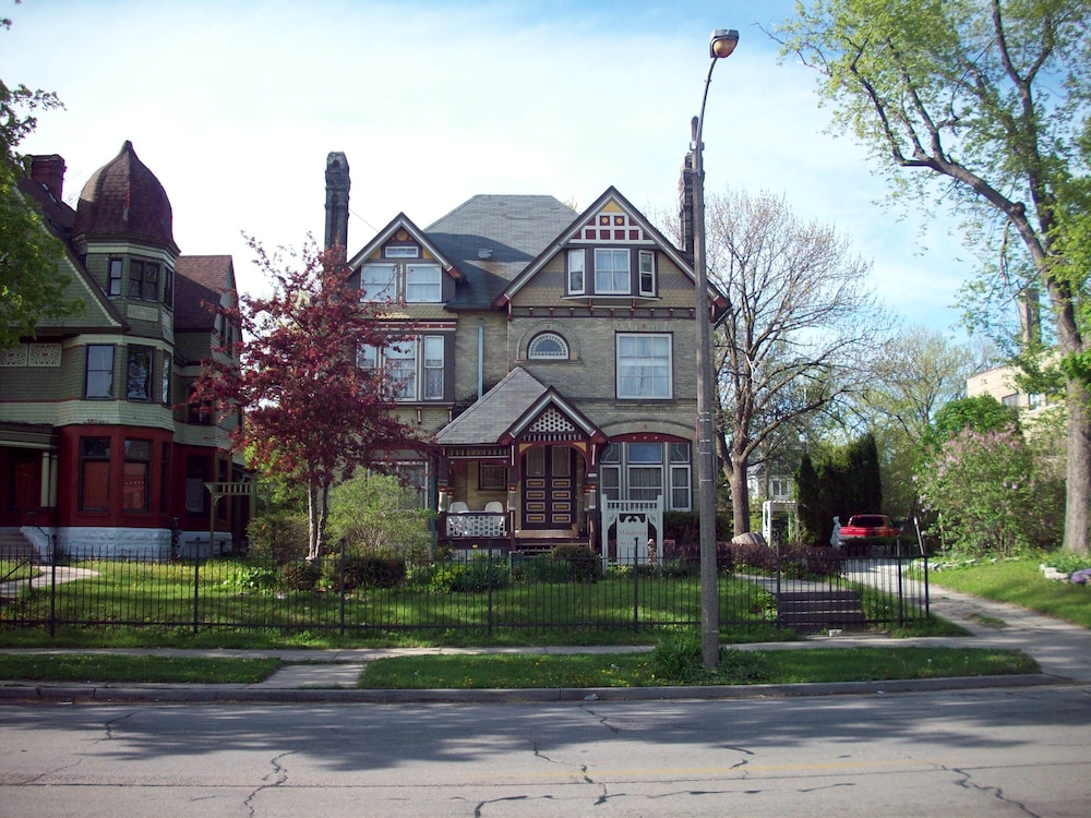 Milwaukee Vacations - Manderley Bed and Breakfast - Property Image 26