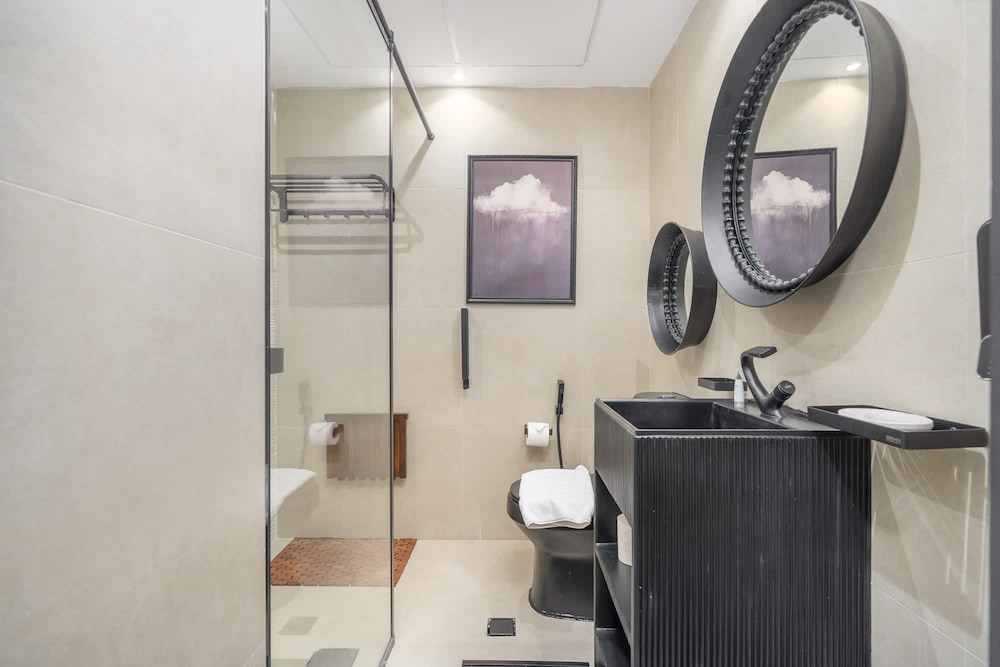 Extravagant Studio Stay for 2 in JVC