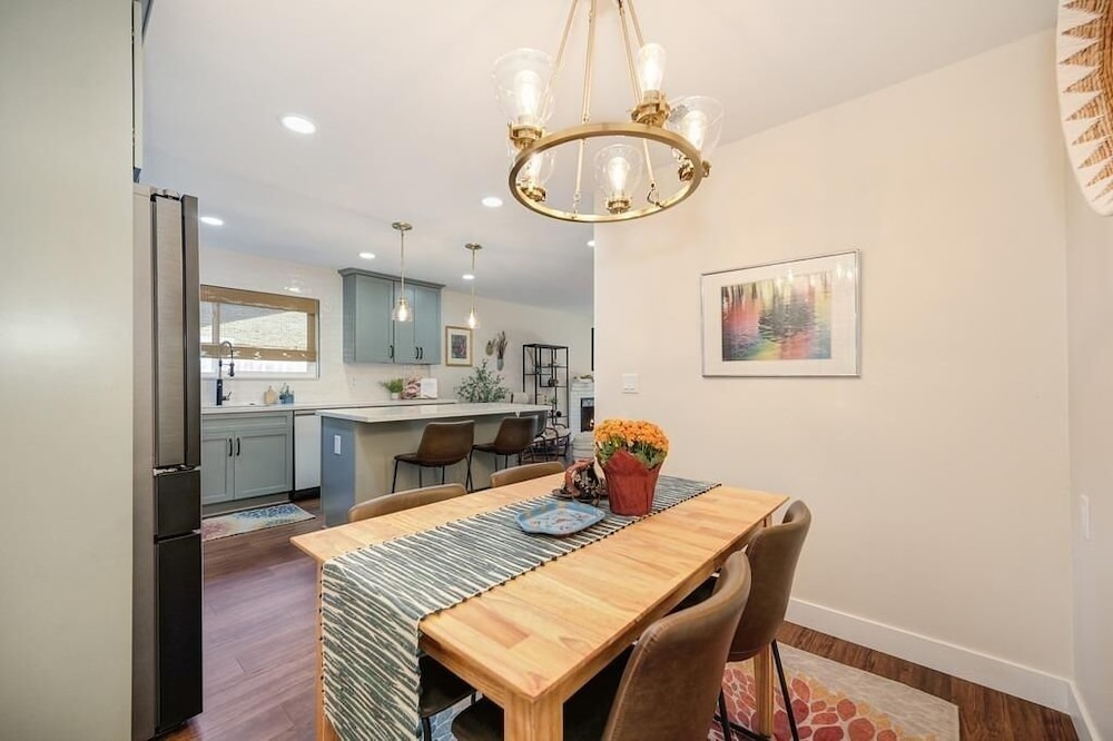 Family-friendly Getaway Near Slide Hill Park 3 Bedroom Home by RedAwning - Property Image 3
