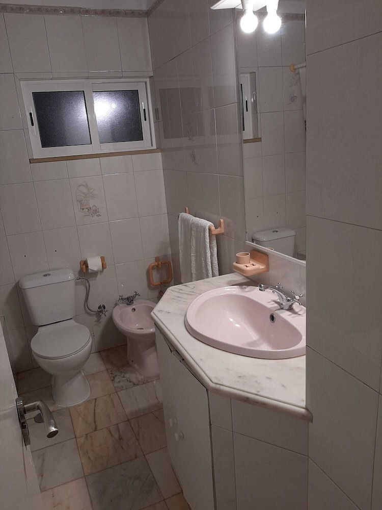 Lagoa 5 bed house- Red Ba Accomm UK