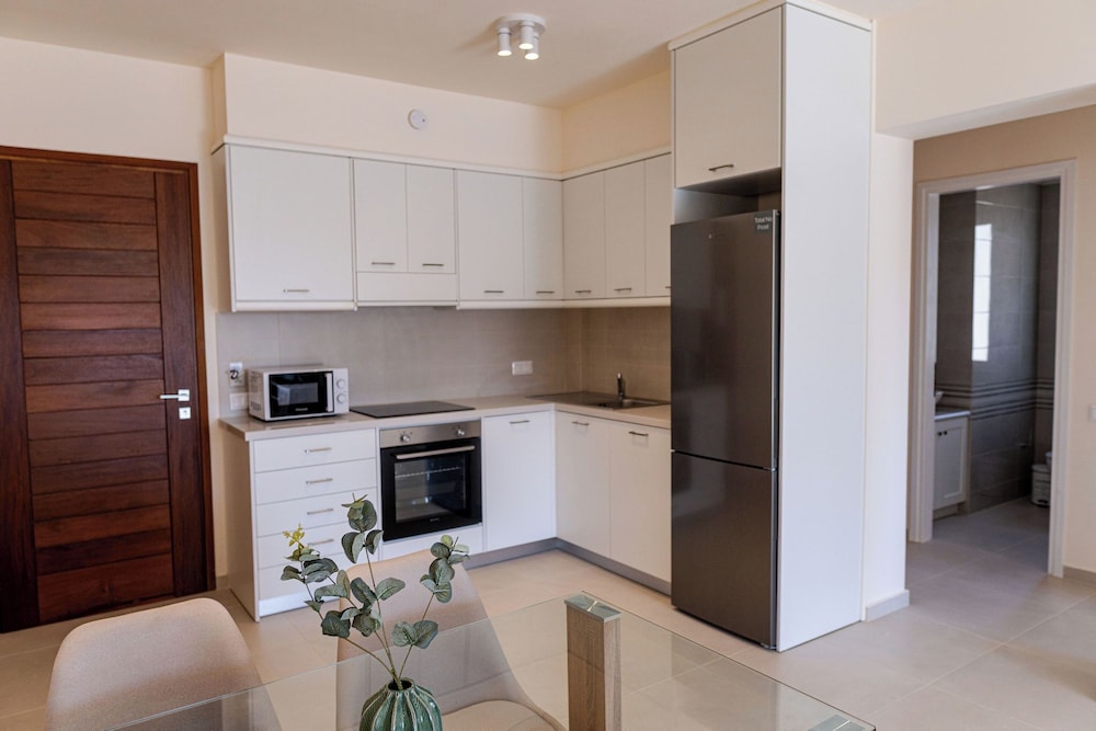 Phaedrus Living: Seaside Thalassa Cretan 103