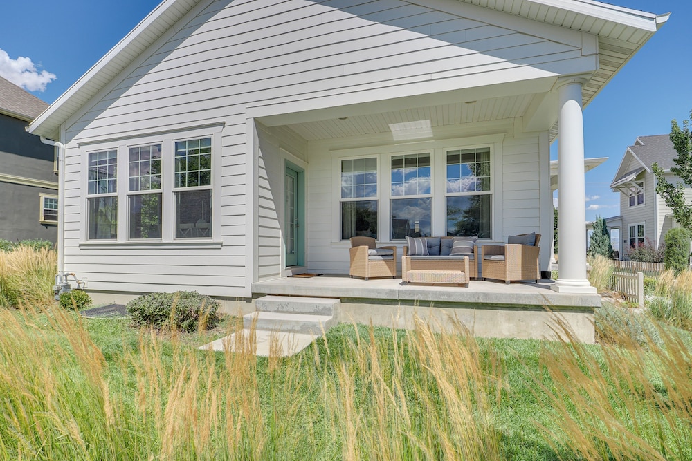 4 Mi to The District: Family Home w/ Tennis Access