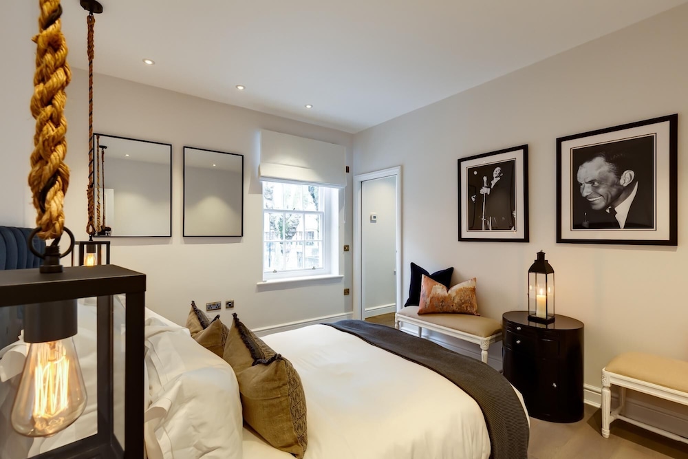 49 Cheyne Place in London