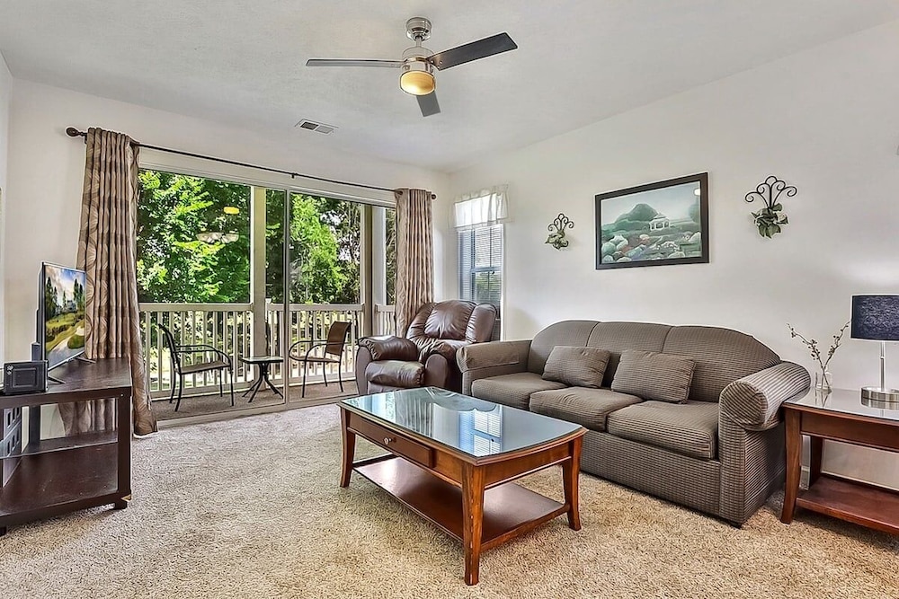 River Oaks 33f 2 Bedroom Condo