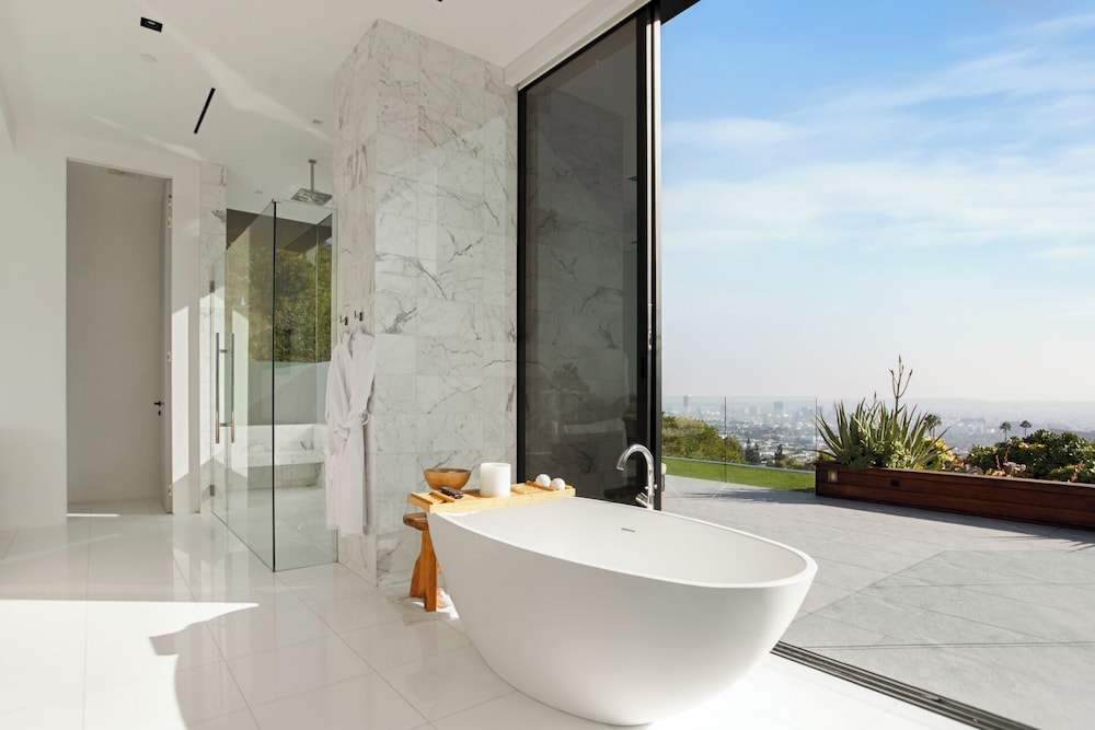 Belfast Estate - Mid-century Meets Modern - Luxe Poolside Villa