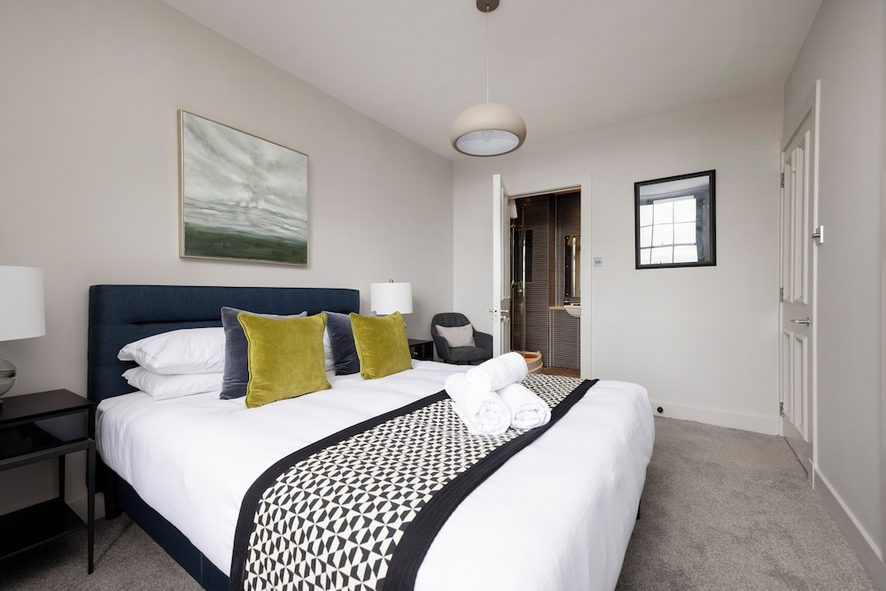 Stylish 2-bed flat in New Town