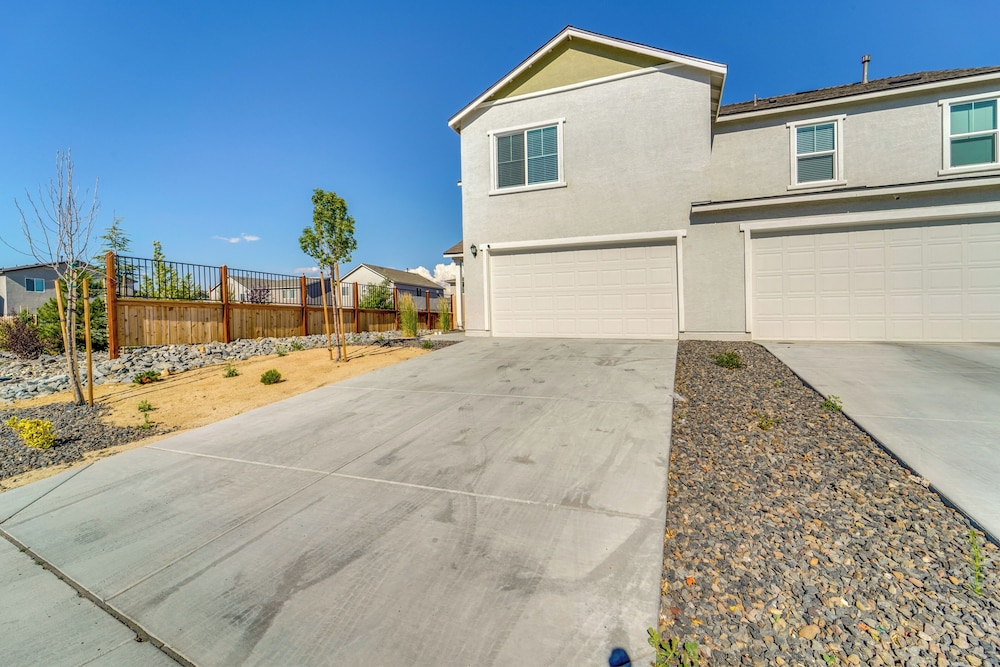 Reno Vacations - Modern Reno Vacation Home: Easy Access to Nature - Property Image 4