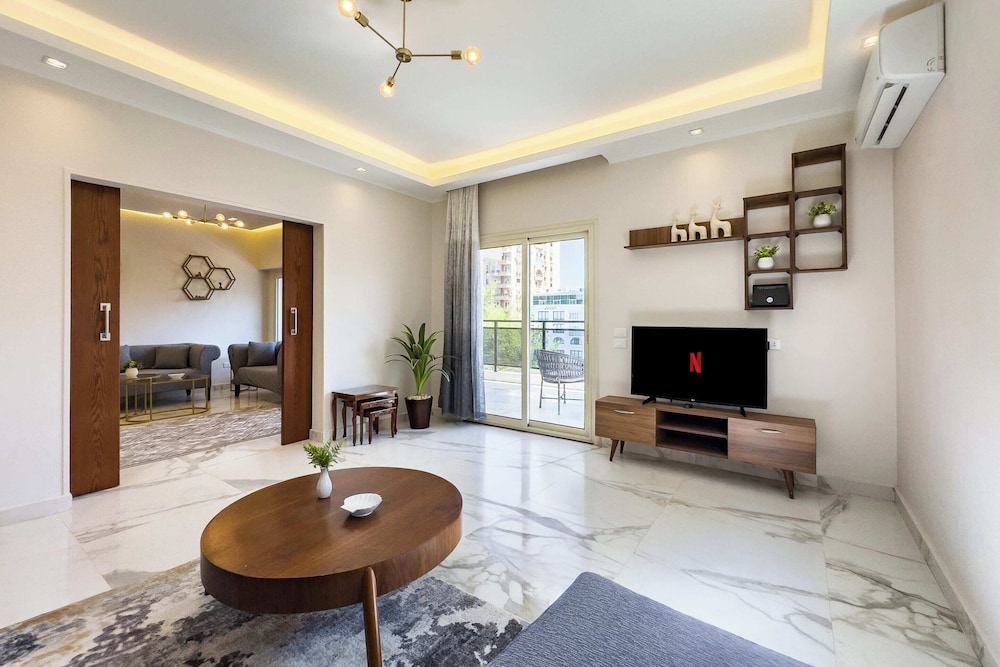 Xuru Stays I The 2bdr Emerald Pearl @ Heart of Heliopolis