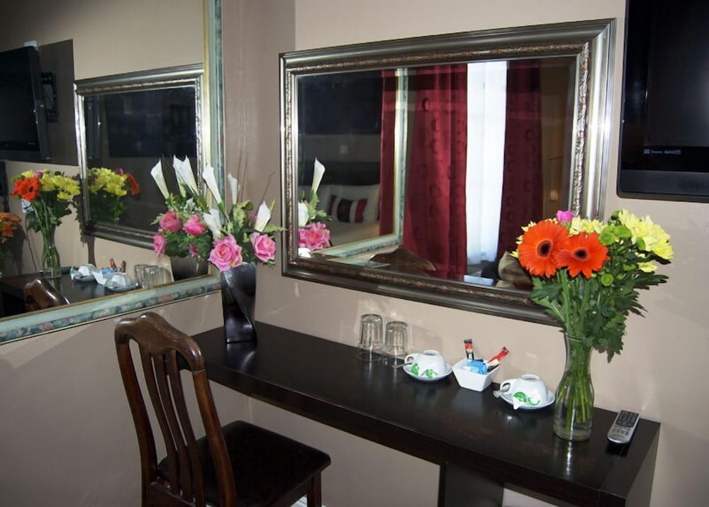 Warrington Vacations - Villaggio Hotel  Restaurant - Property Image 6