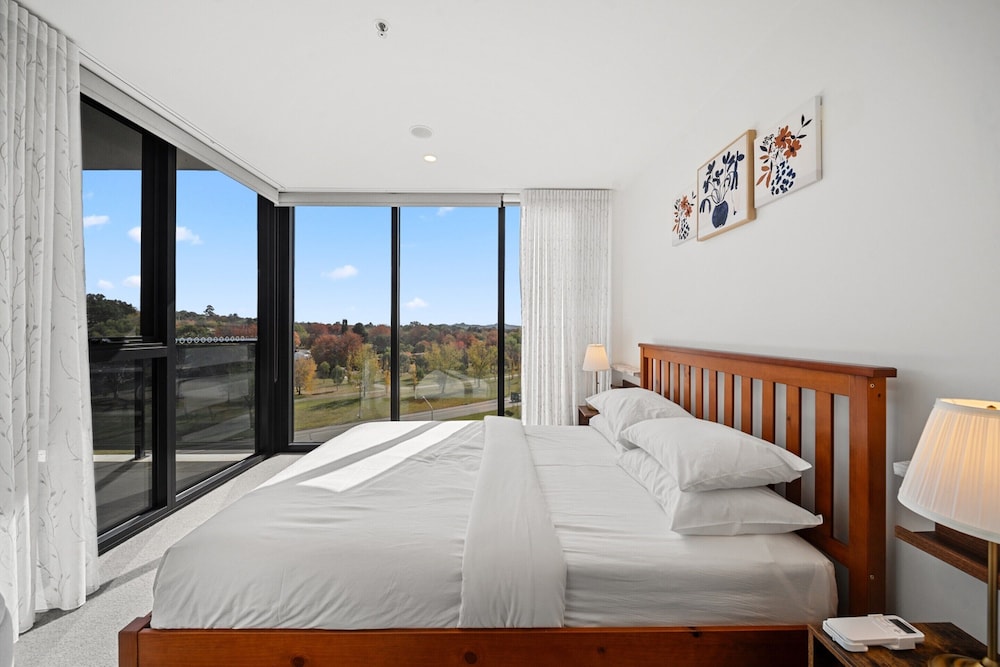 Stylish 2-bed Apartment With Luxe Amenities Access