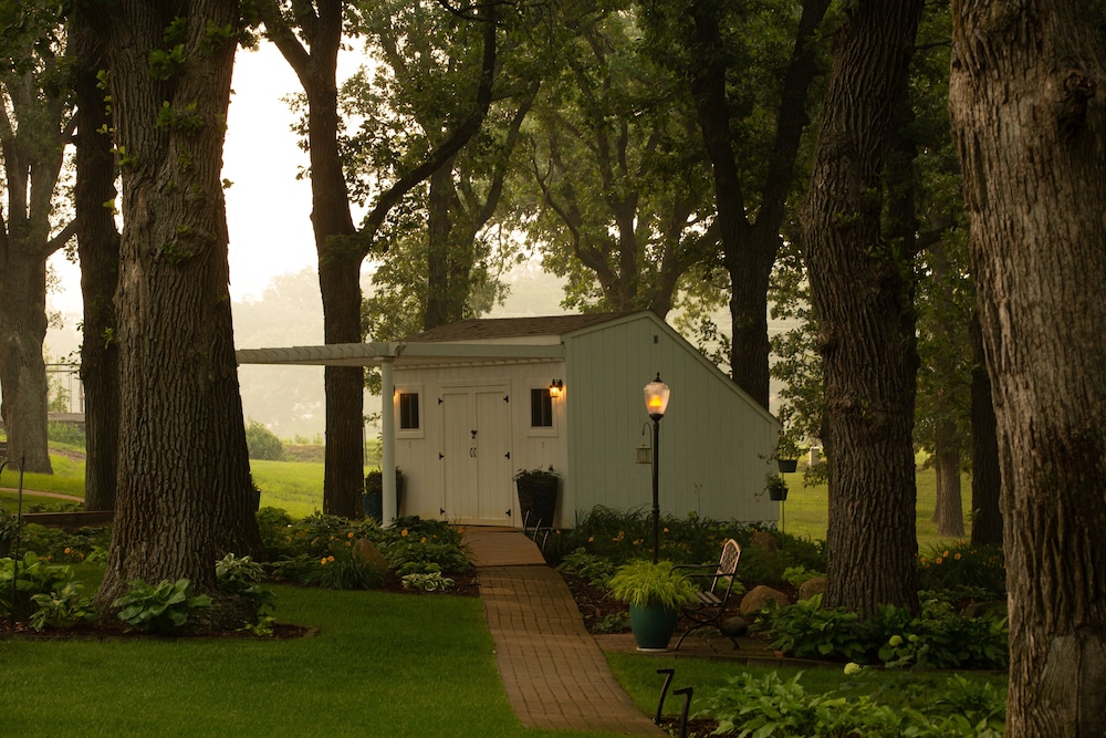 The Oakwood Inn Okoboji - Adults Only