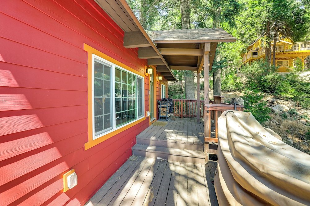 3 Mi to Lake Arrowhead Village: Dog-friendly Cabin
