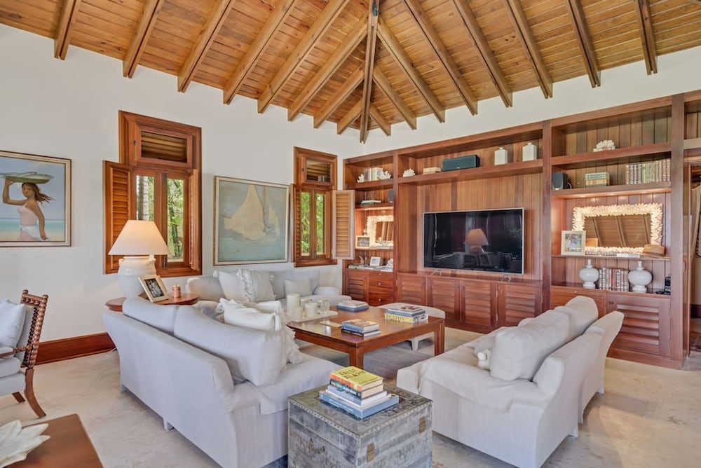 Magnificent Eight Bedroom Holiday Home