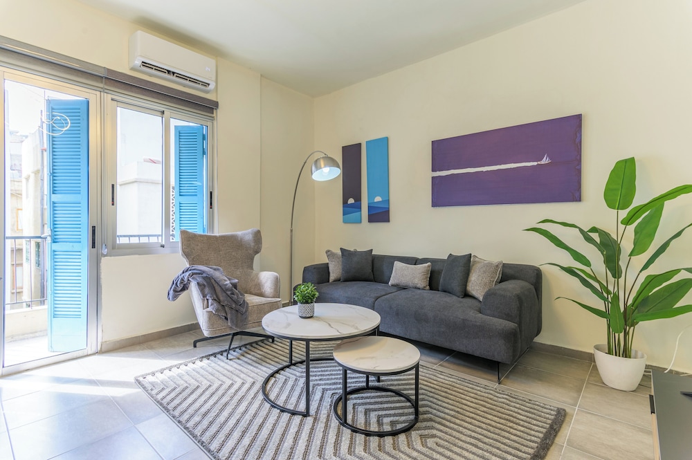 Cove - 2Br Apt W Balcony in Mar Mikhael