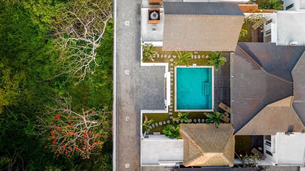 A Casa Di Renucci by Alfred in Bali - Brand New Stunning 5BR Villa Near Seminyak Beach