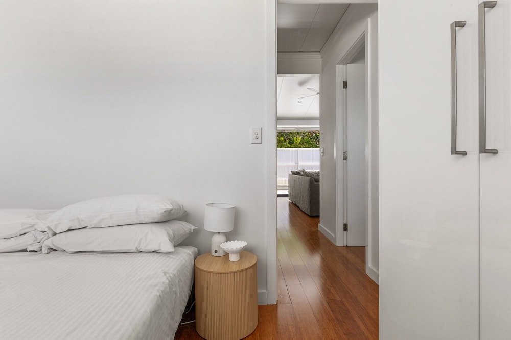 Relaxing 2-bed Home Close to Beaches and Parks