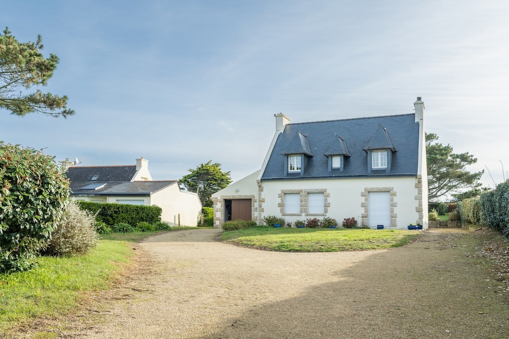 Apartment in Lampaul-plouarzel by the Beach