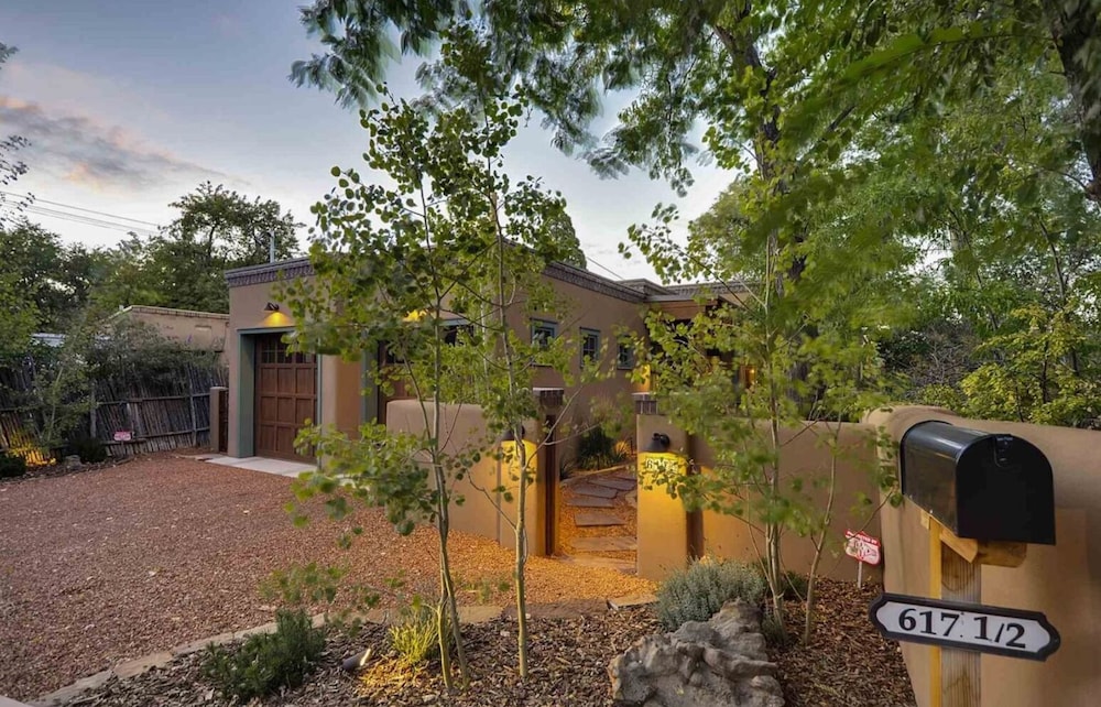 Casa Cuervo - Luxury Home With Gorgeous Amenities a Block off Canyon Rd view 5