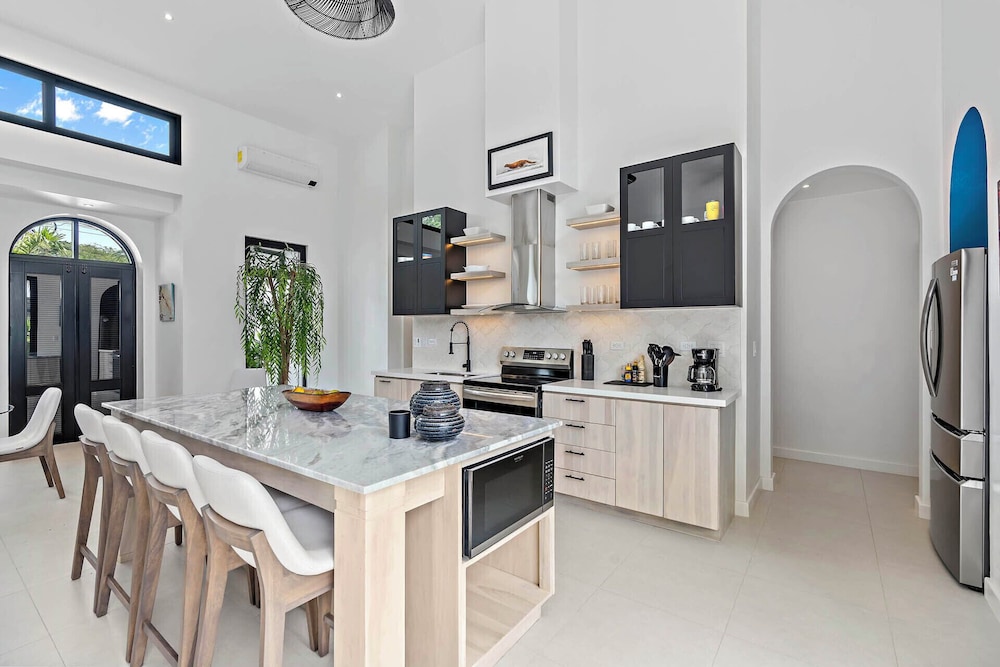 Modern Garden Villa with Private Pool, Outdoor Kitchen & Separate Casita Near Playa Potrero