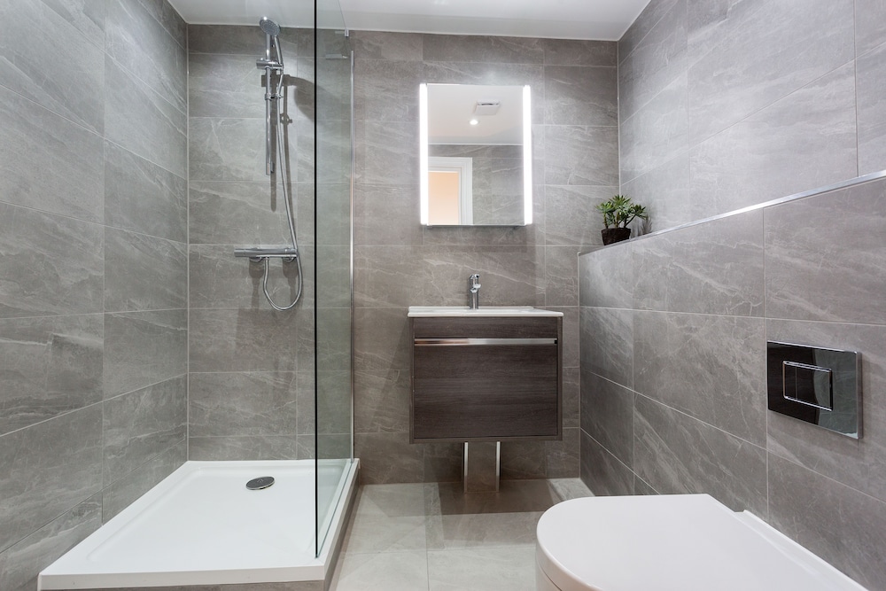 The Carlyle - Elegant Serviced Apartments