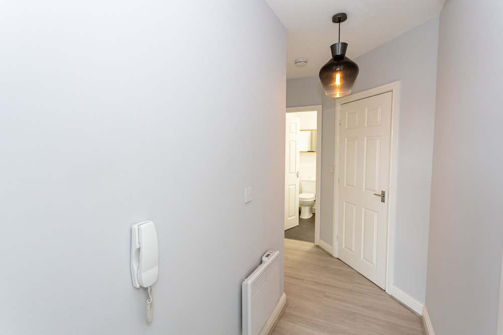 Pillo Rooms Apartments - Trafford view 5