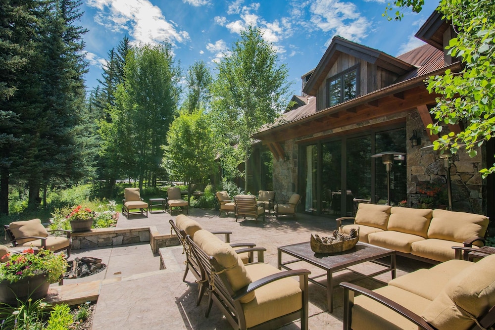 Twin Creeks Ranch Luxury Aspen Group Retreat 25-acres Guest House